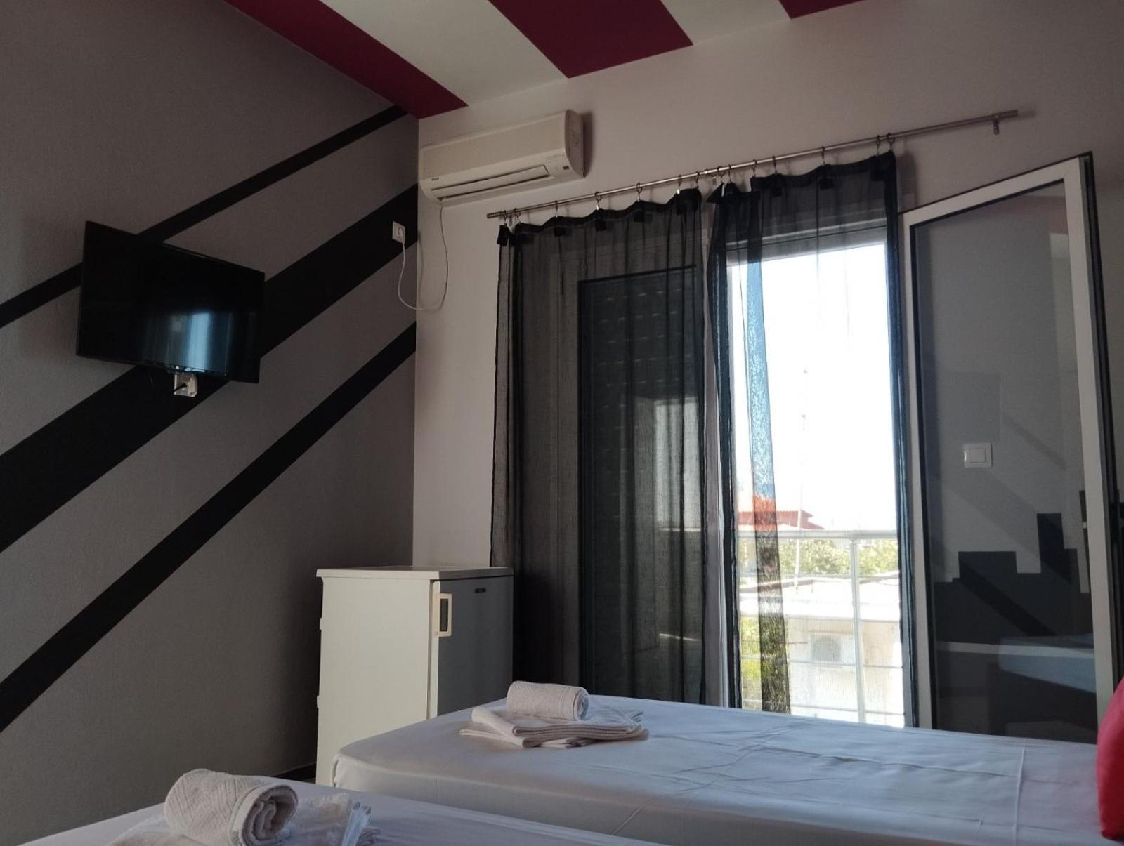 קמנה וורלה Hotel Neon Astron מראה חיצוני תמונה